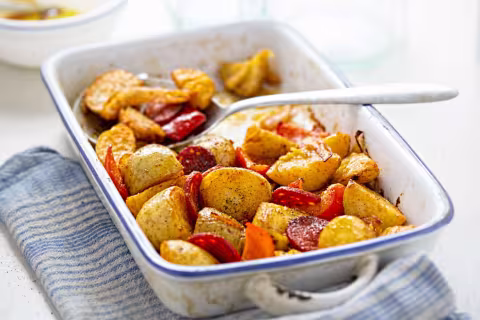 Pommes de terre au four, au chorizo et au poivron rouge
